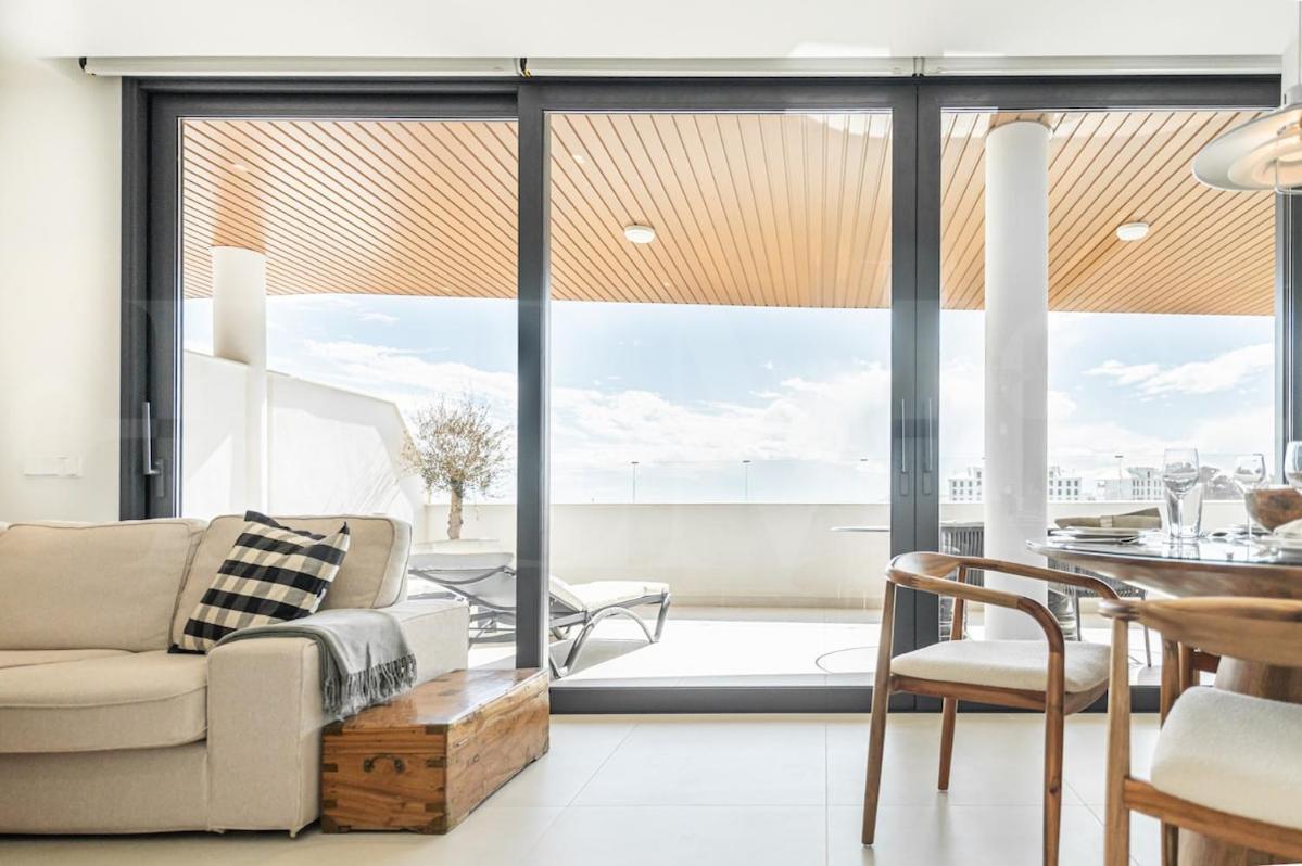 Seaside Escape With Views, Pool And Parking Rems Apartment Fuengirola
